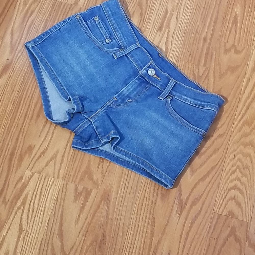 Levi's shorts 27